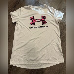 NWOT girls under armour light weight shirt